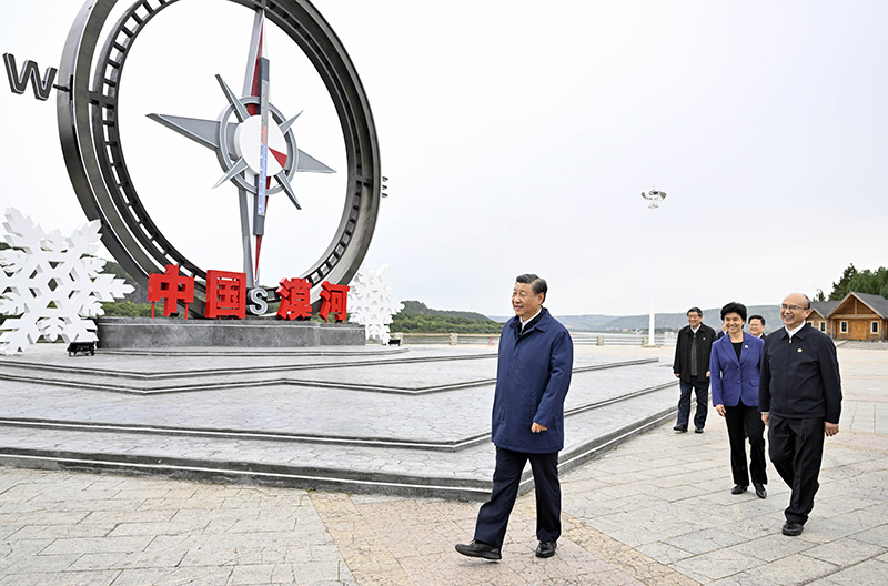 9月6日至8日，中共中央总书记、国度主席、中央军委主席习近平在黑龙江调查。这是6日下午，习近平在大兴安岭地域漠河市北极村调查。